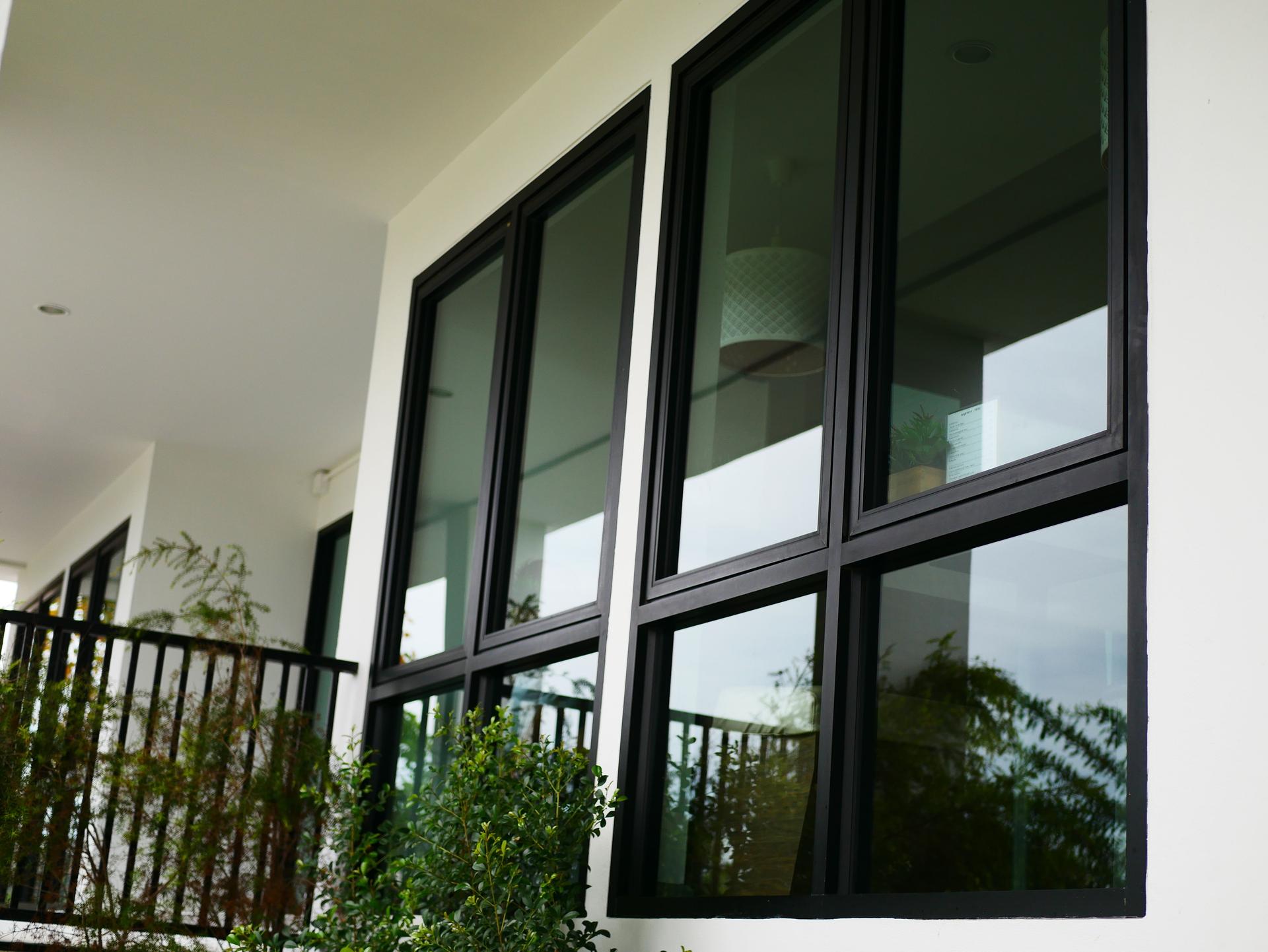 Aluminium powder coated frame and shiny windows